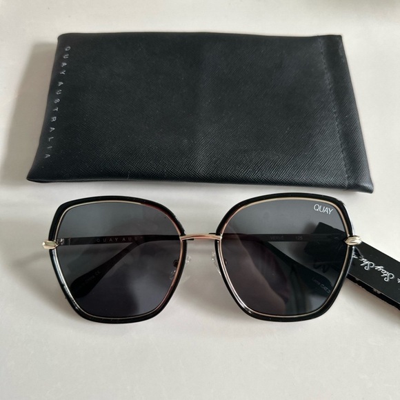 NWT Quay VERVE square black/gold Sunglasses